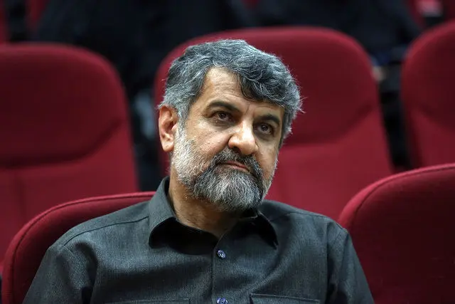 ببینید | مدیرمسئول سابق کیهان بر مزار مهسا امینی
