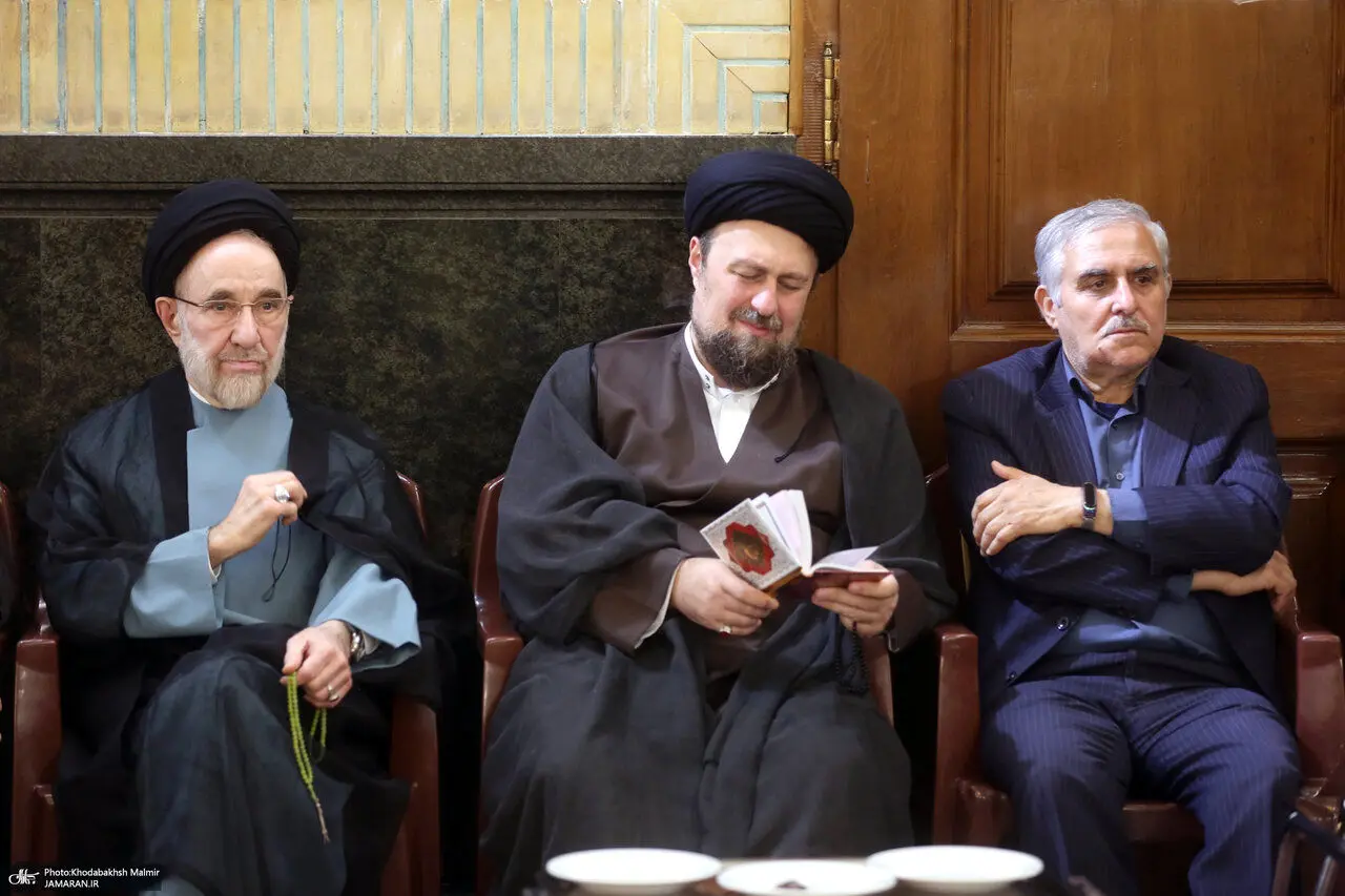 محمد خاتمی و حسن خمینی در یک مراسم / عکس