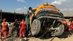 ببینید/ سقوط مرگبار کامیون در گودال آب‌انبار