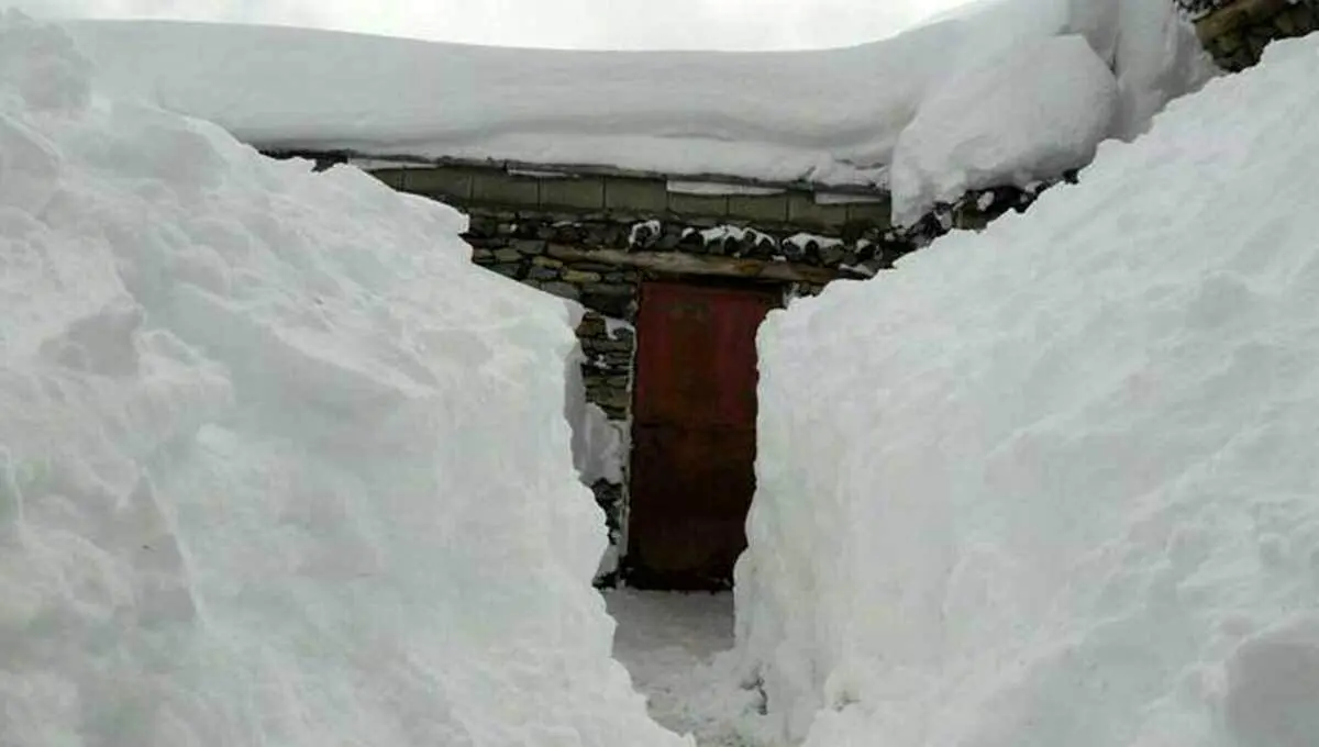 دیواندره در محاصره برف و خاموشی