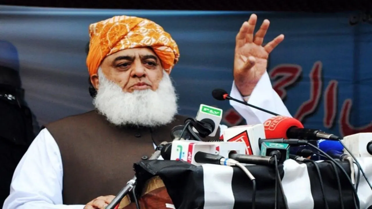 رهبر جمعیت علمای اسلام در پاکستان مورد سوء قصد قرا گرفت+جزئیات