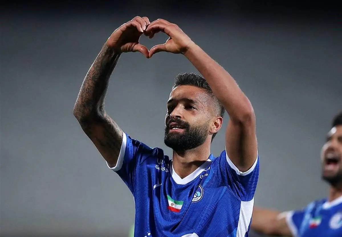 تعظیم آرمین به آقاجواد بعد از گلزنی/ شگفتی در آزادی/ عکس