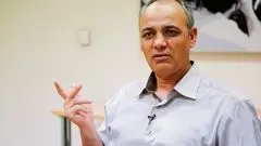 طنعه تند زیدآبادی به شریعتمداری: مردم‌آزاری هم عالمی دارد!