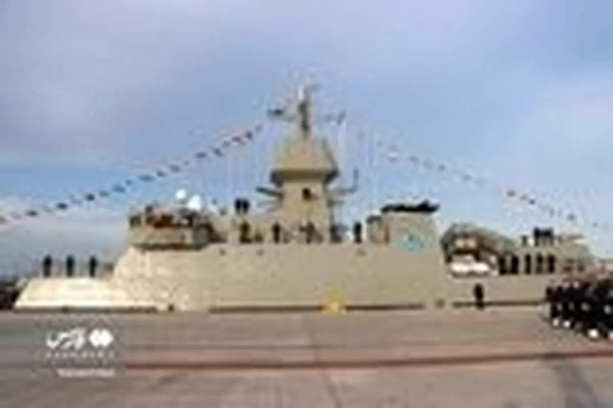  ژست متفاوت فرماندهان بلندپایه ارتش بر روی ناوشکن + عکس