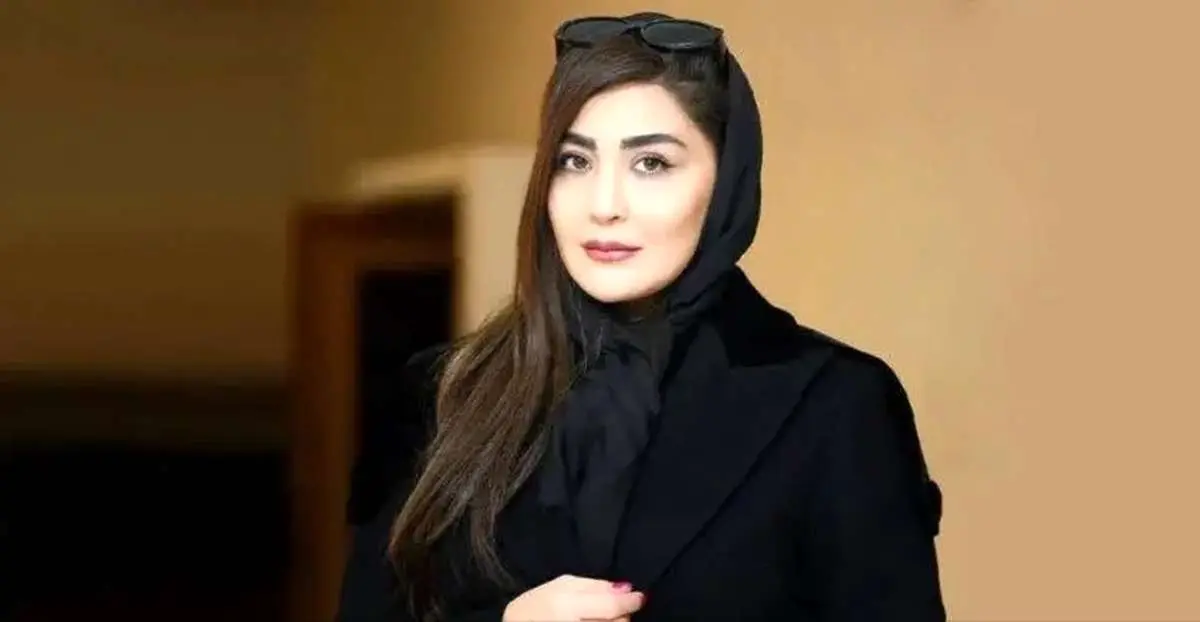 ژستهای قرتی مریم معصومی در یک مراسم