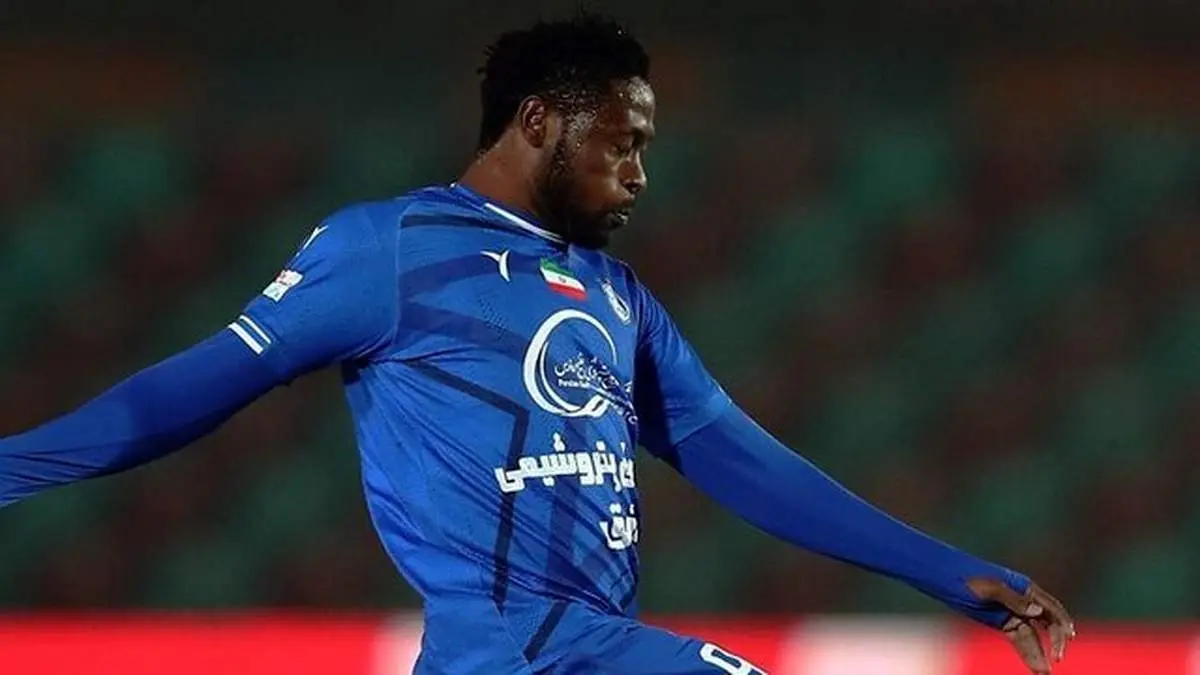 استوری مهاجم خارجی استقلال در دفاع از ایران