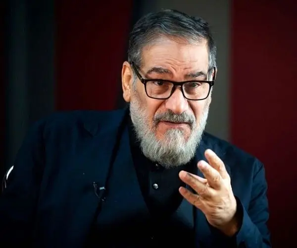 شمخانی: زنده‌ام و این تنِ زخم‌خورده، سپر بلای ملت خواهد بود