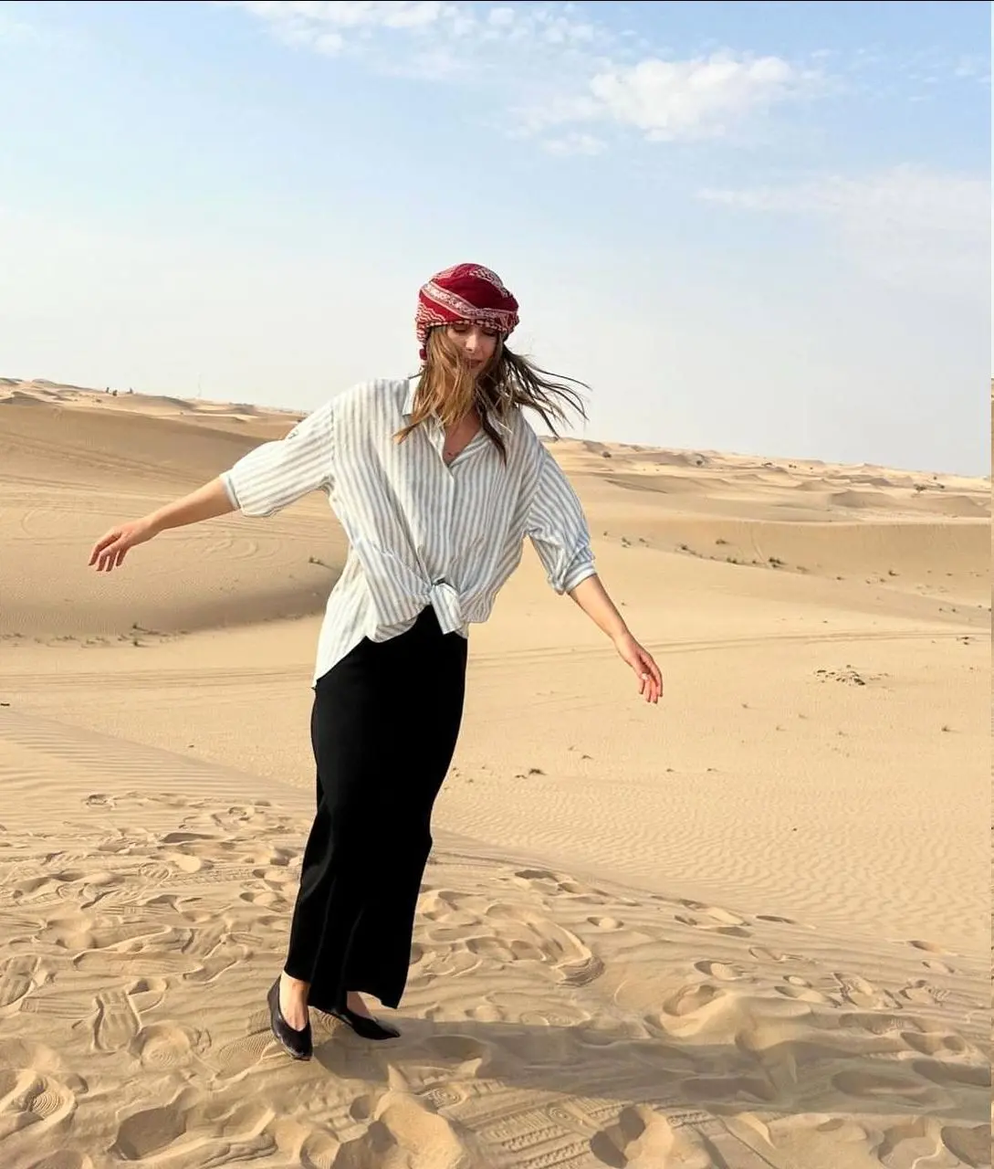 تنیسور دوپینگی در صحرای دبی/ عکس