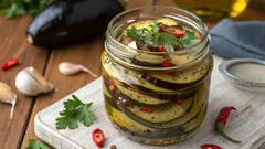 طرز تهیه ترشی بادمجان؛ چاشنی پاییزی خوش‌رنگ با خواص شگفت انگیز