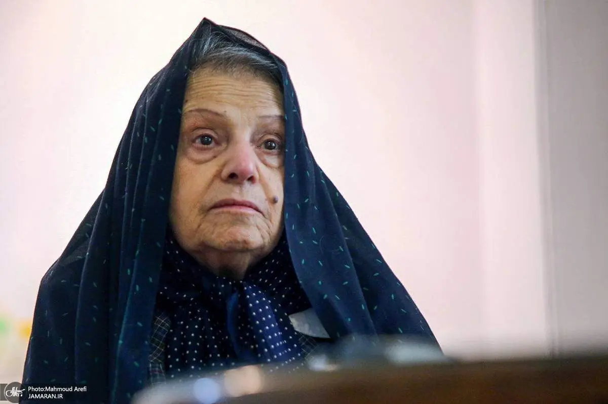 عروس بزرگ امام: آقا مصطفی، روحانیِ مدرنی بود و در حجاب سختگیری نداشت