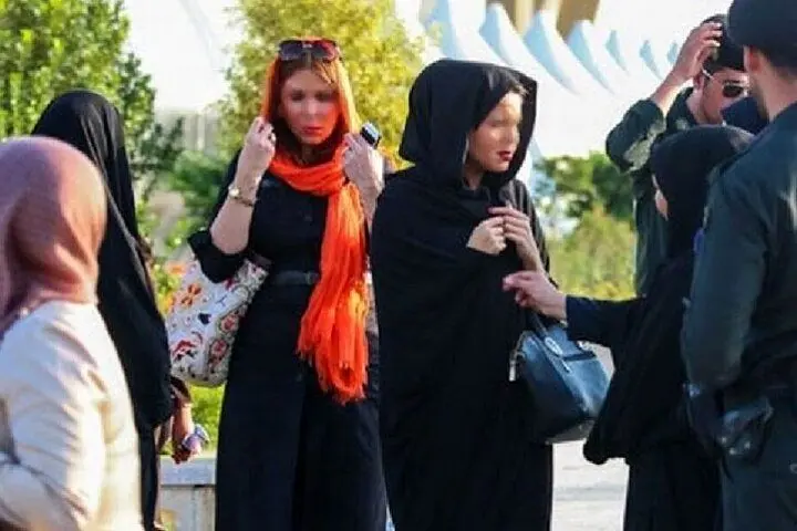 اجرای طرح عفاف و حجاب در تهران/ نحوه تذکر پلیس به بی‌حجاب‌ها / فیلم