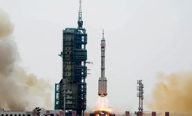 ببینید | پرتاب اولین غیرنظامی چینی به فضا با فضاپیمای شنژو 16 