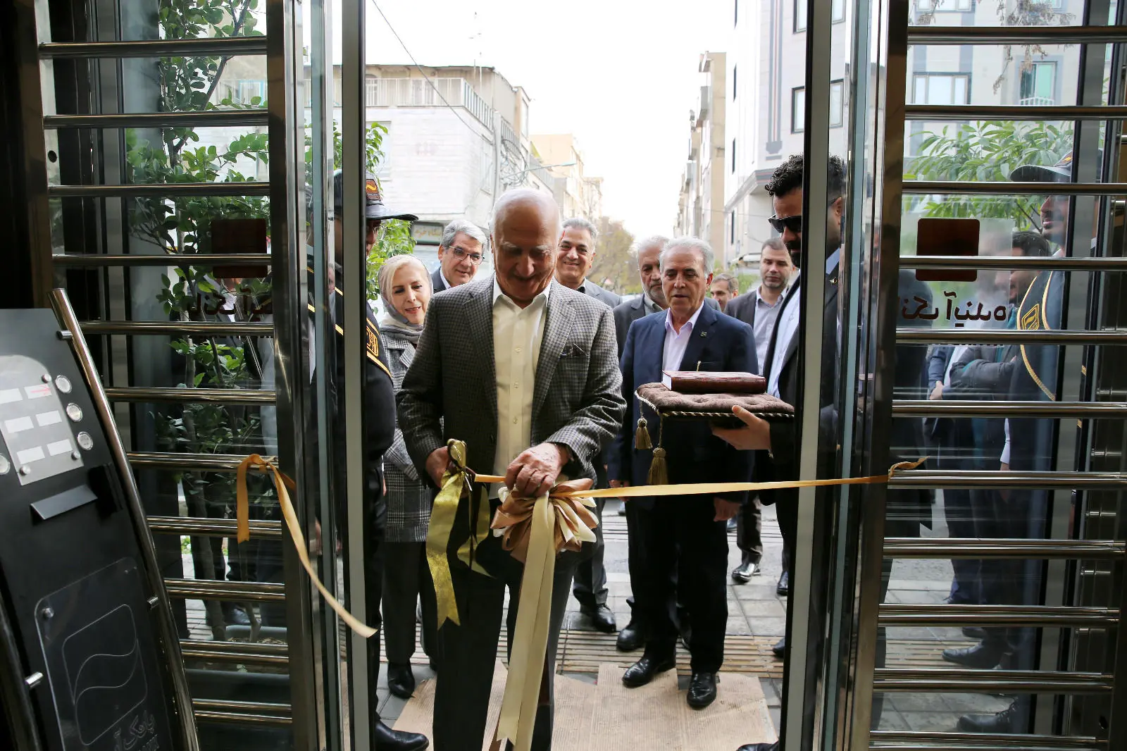 افتتاح شعبه جدید بانک آینده در شهرک ولی‌عصر