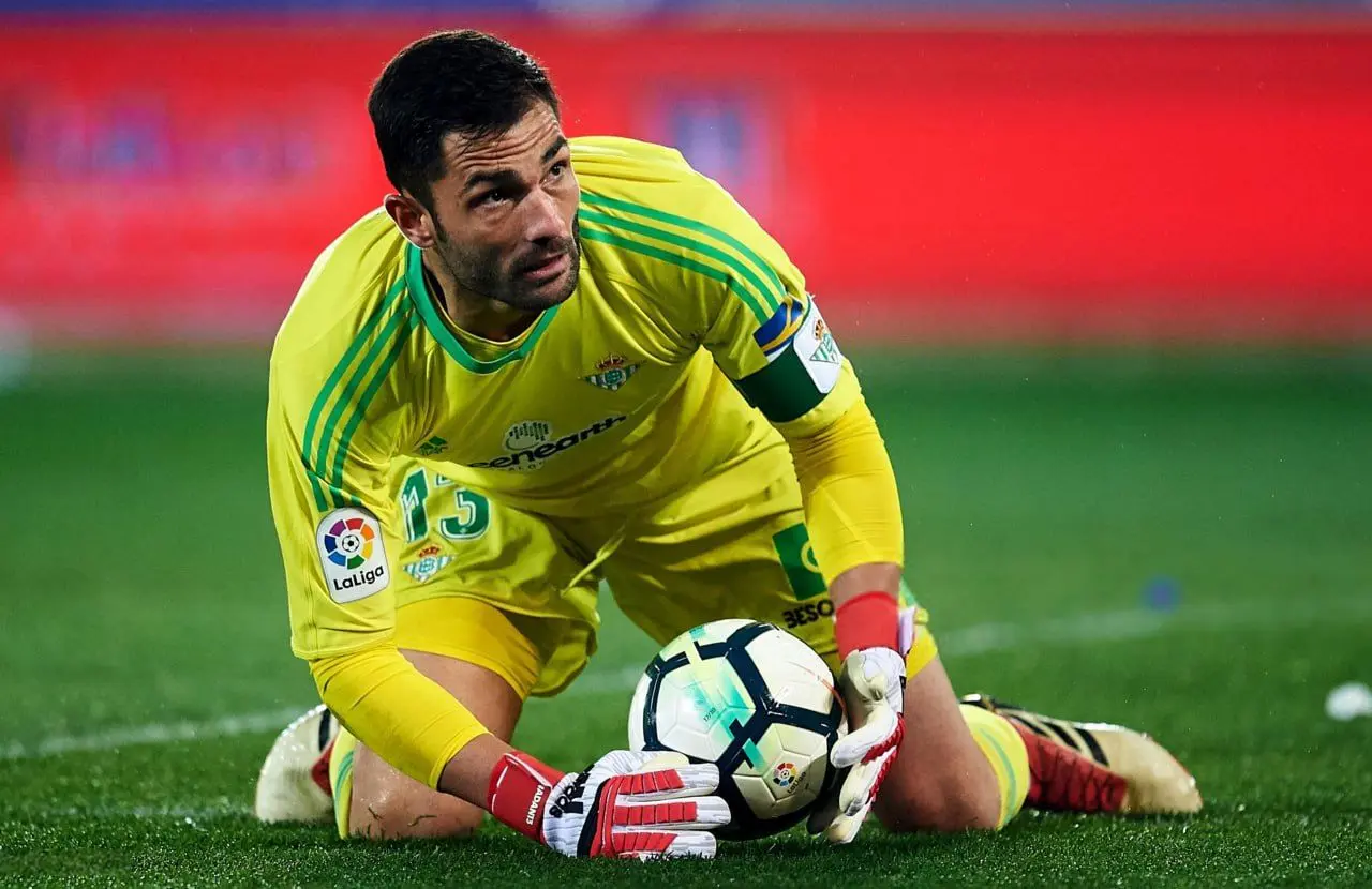 کمک آدان و همسرش به پرسپولیس