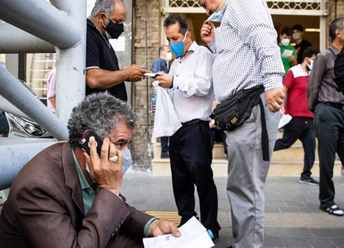 صفهای طولانی برای تهیه دارو های خاص