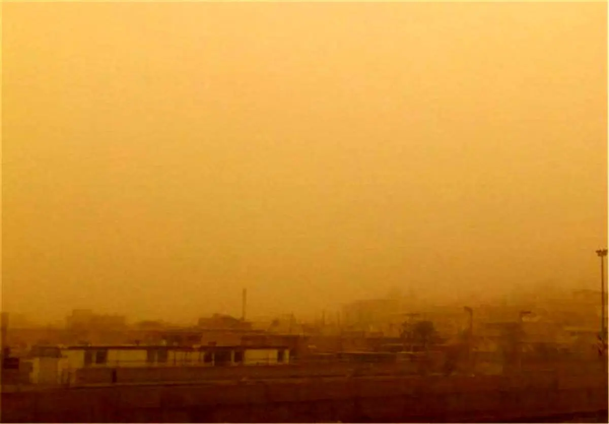 آسمان قم خاکی شد؛ افزایش دما تا ۴۵ درجه