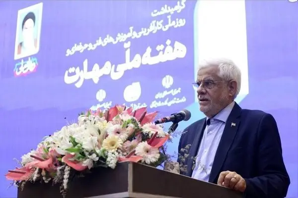 محمد رضا عارف: در حال گذار از صنعت وابسته به ملی هستیم