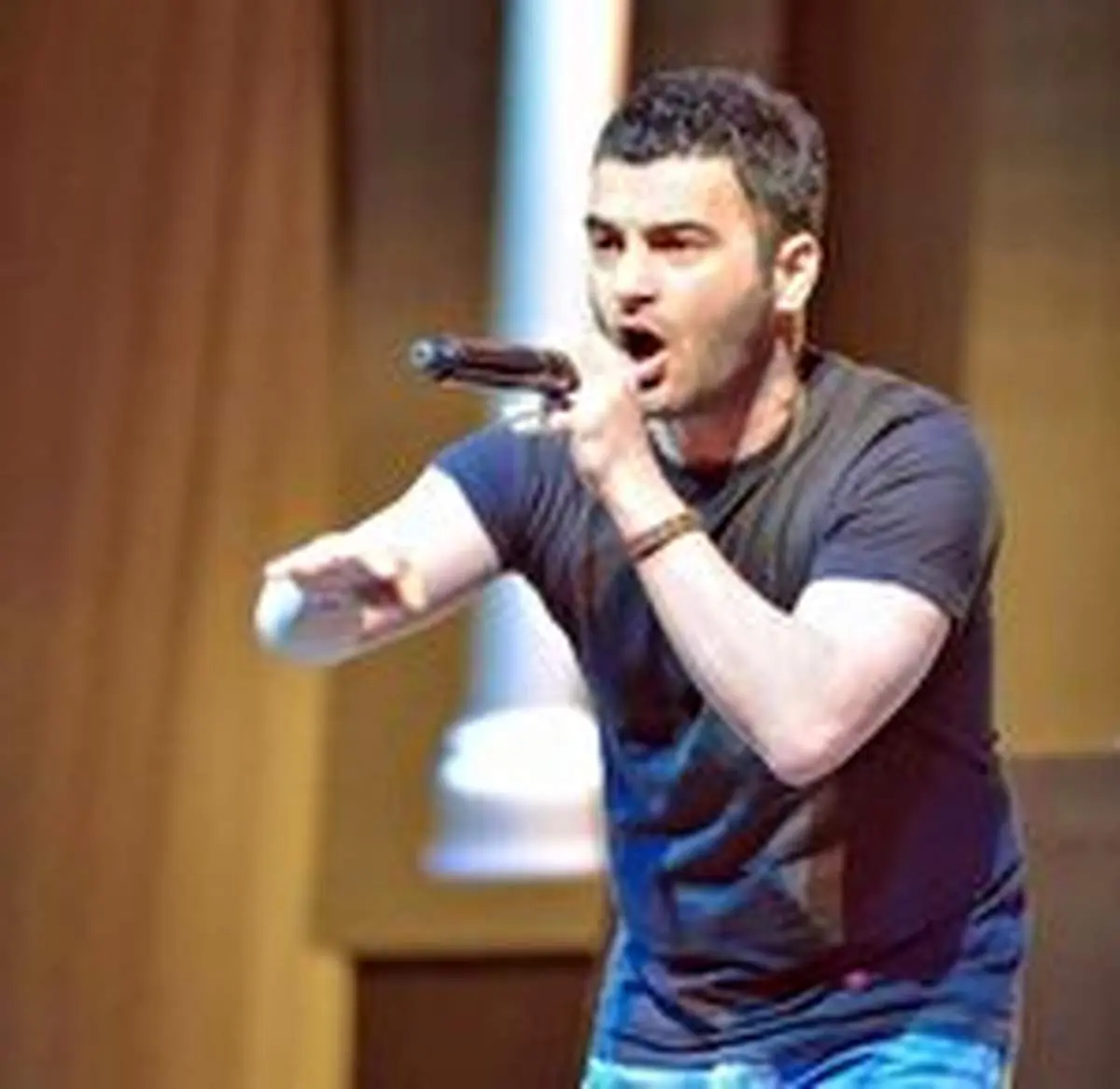 ببینید / علی ضیا خواستار برگزاری کنسرت معین و یاس در ایران شد