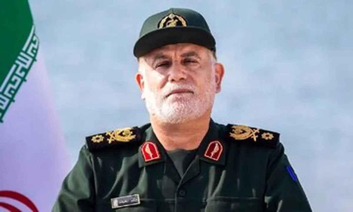 تصویر دیده نشده از سردار نیلفروشان در کنار رهبر انقلاب/عکس