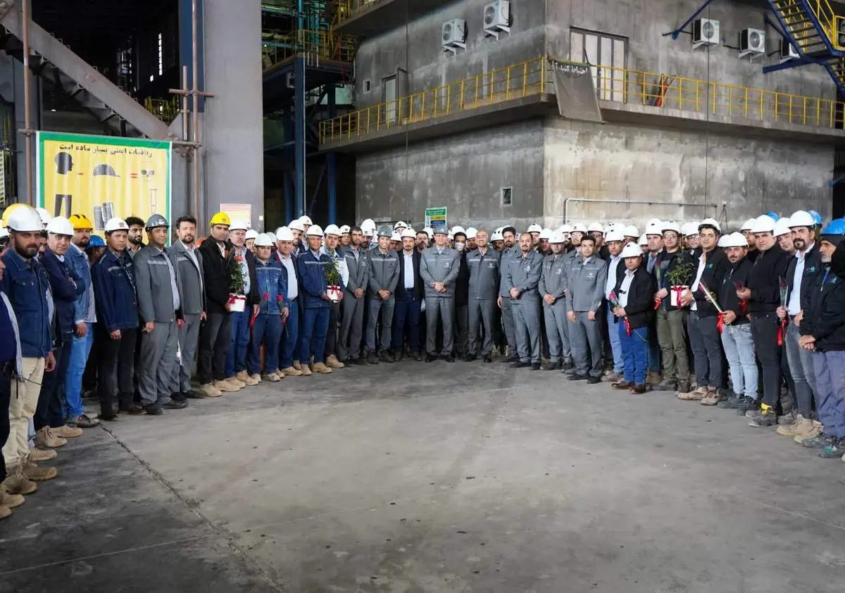  دیدار نوروزی مدیرعامل شرکت توسعه آهن و فولاد گل‌گهر با کارکنان و پرسنل خطوط تولید
