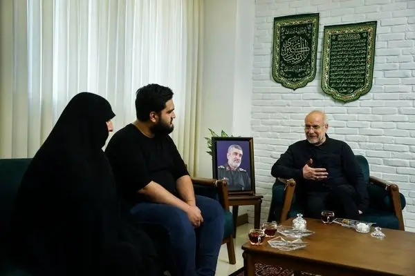  حضور قالیباف در منزل سردار امیرعلی حاجی‌زاده