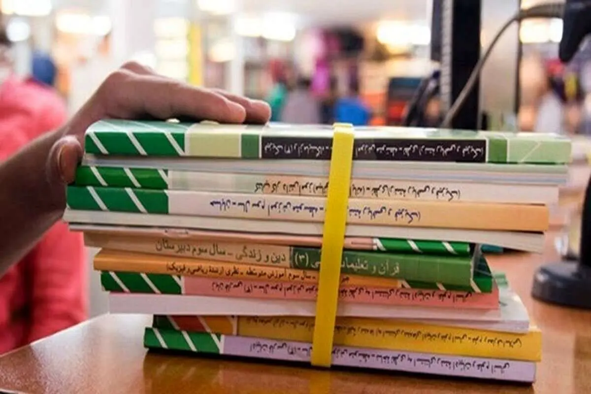 توزیع کتابهای درسی دانشآموزان به تعویق افتاد