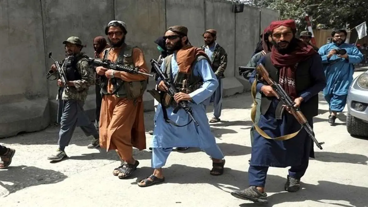 طالبان برای مقامات دولت سابق افغانستان کارت مصونیت توزیع می کند
