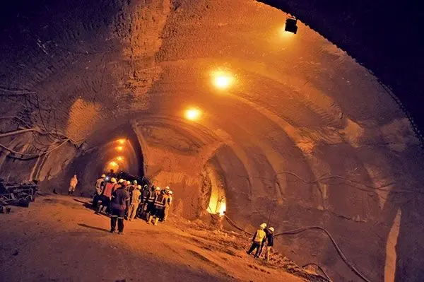از میدان سپاه تا بزرگراه آزادگان 10 کیلومتر تونل در دو طبقه ساخته می شود