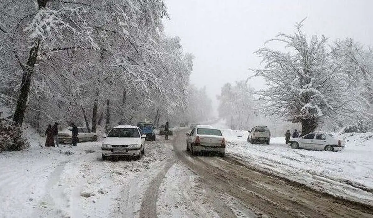 بارش برف شدید در این مناطق کشور/ جاده ها برفی و لغزنده است