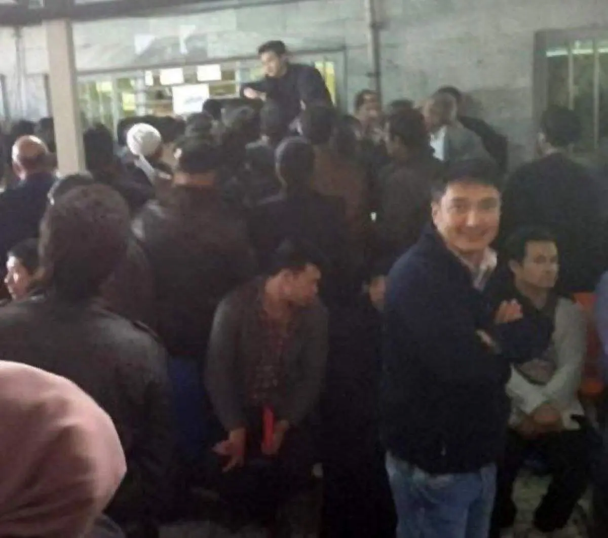 آشفتهبازار مقابل سفارت افغانستان در تهران