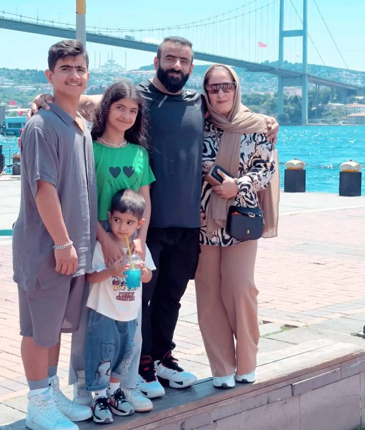 سفر تابستانی هادی چوپان با خانواده / عکس