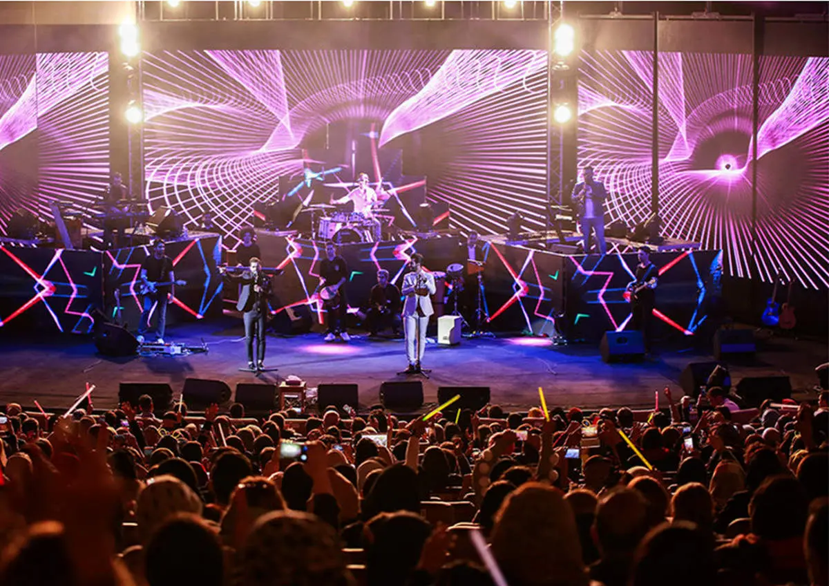 اقدام جنجالی در کنسرت ماکان بند در این ویدئو قابل مشاهده است/ فیلم