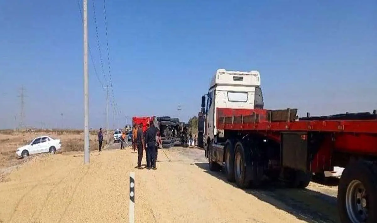 ۱۵ مصدوم در تصادف تریلی با مینی‌بوس در محور خرمشهر به اهواز