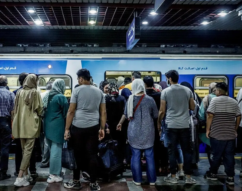 اختلال مجدد در مترو تهران / مردم آواره کوچه و خیابان شدند 
