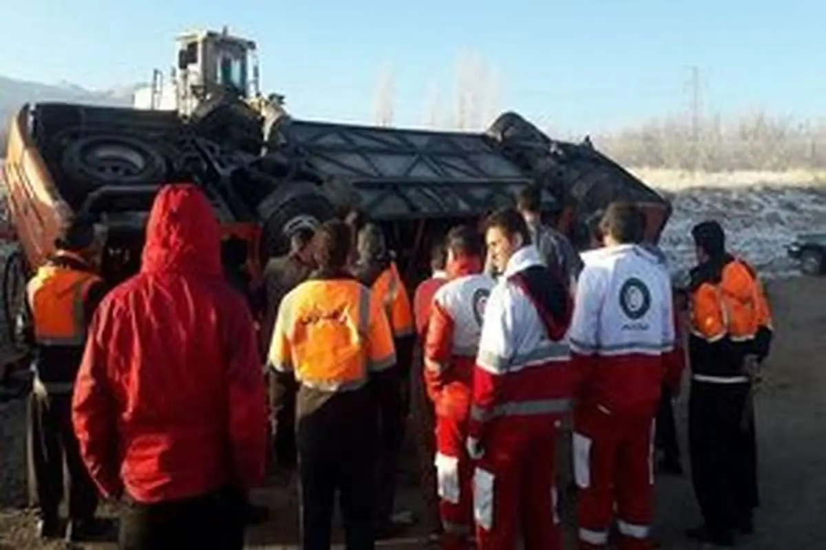 تصادف اتوبوس با تریلی در محور سمنان-سرخه