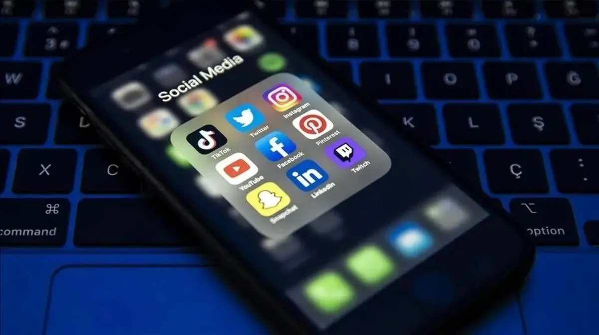 چه ارتباطی بین کارکرد شبکههای اجتماعی و احساس تنهایی وجود دارد؟