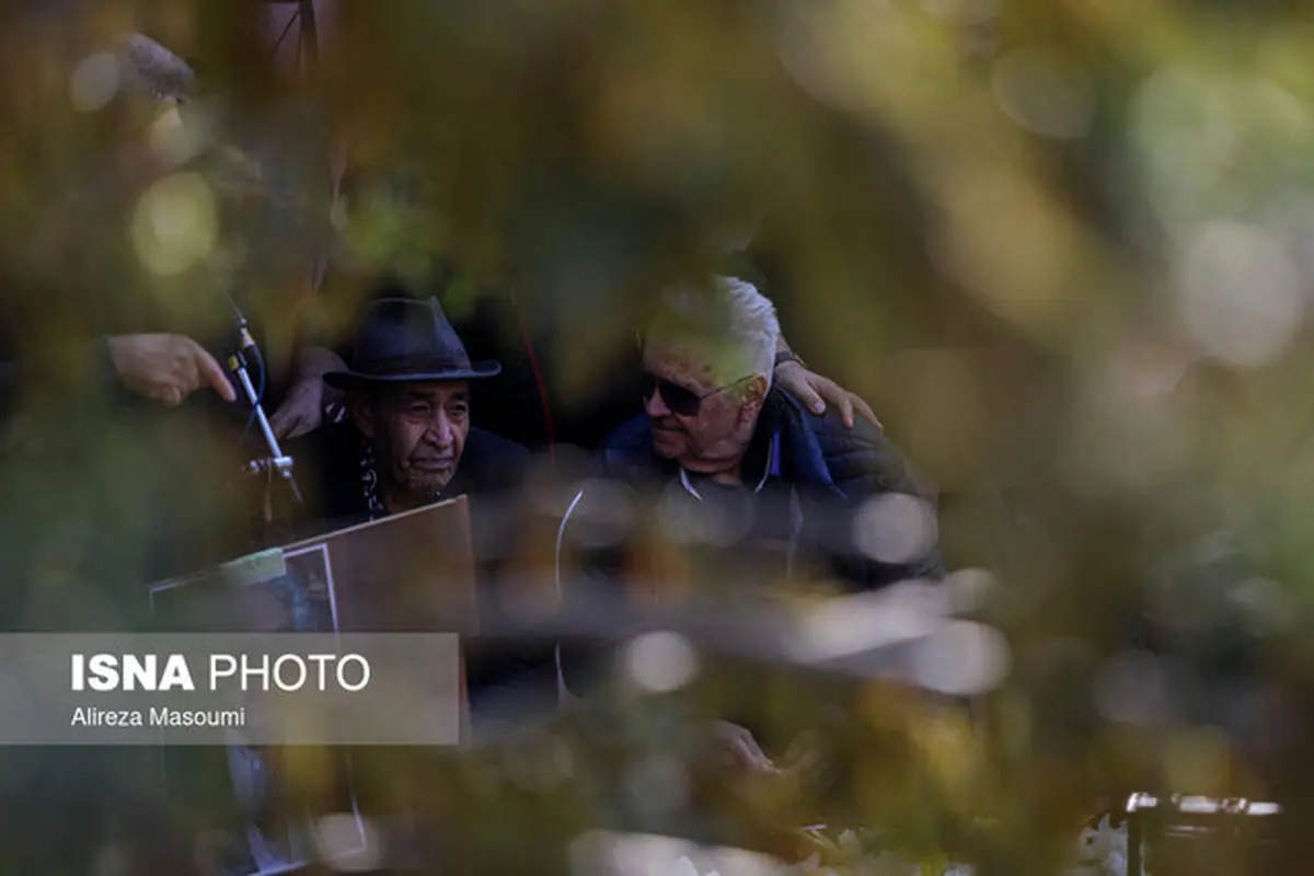 ایرج:  فقط من و «گلپا» ماندیم و خواندیم!