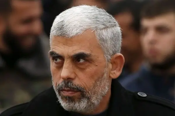 ببینید/ تصاویر جدید از یحیی السنوار پیش از شهادت