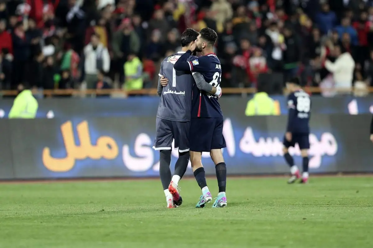 شوخی بیجای بیرانوند جلوی چشم همه!