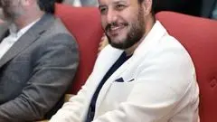 رفتار قشنگ جواد عزتی در جشن حافظ/ فیلم