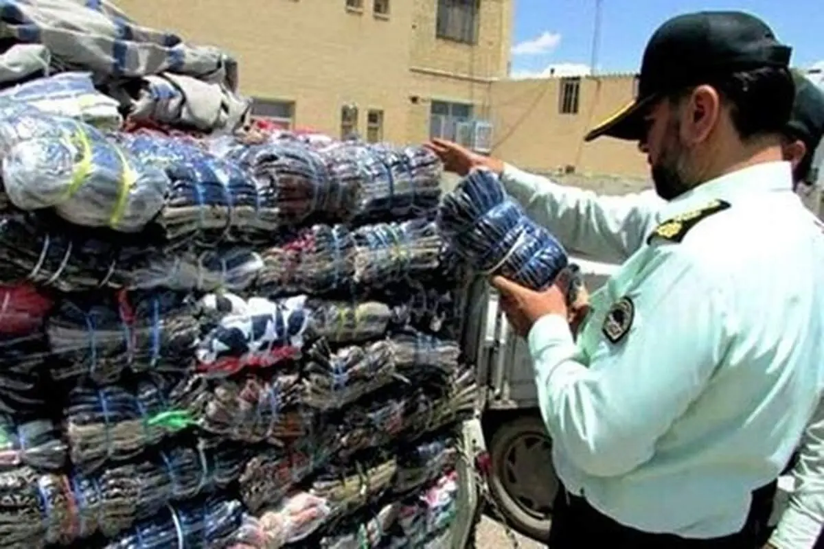 کشف انبار دپوی پوشاک خارجی قاچاق به ارزش ۷ میلیارد ریال در شاهینشهر