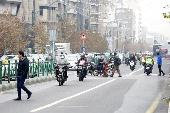 شاخص آلودگی بالا رفت؛ نفس شهروندان در اراک و تهران به شماره افتاد/ ویدیو