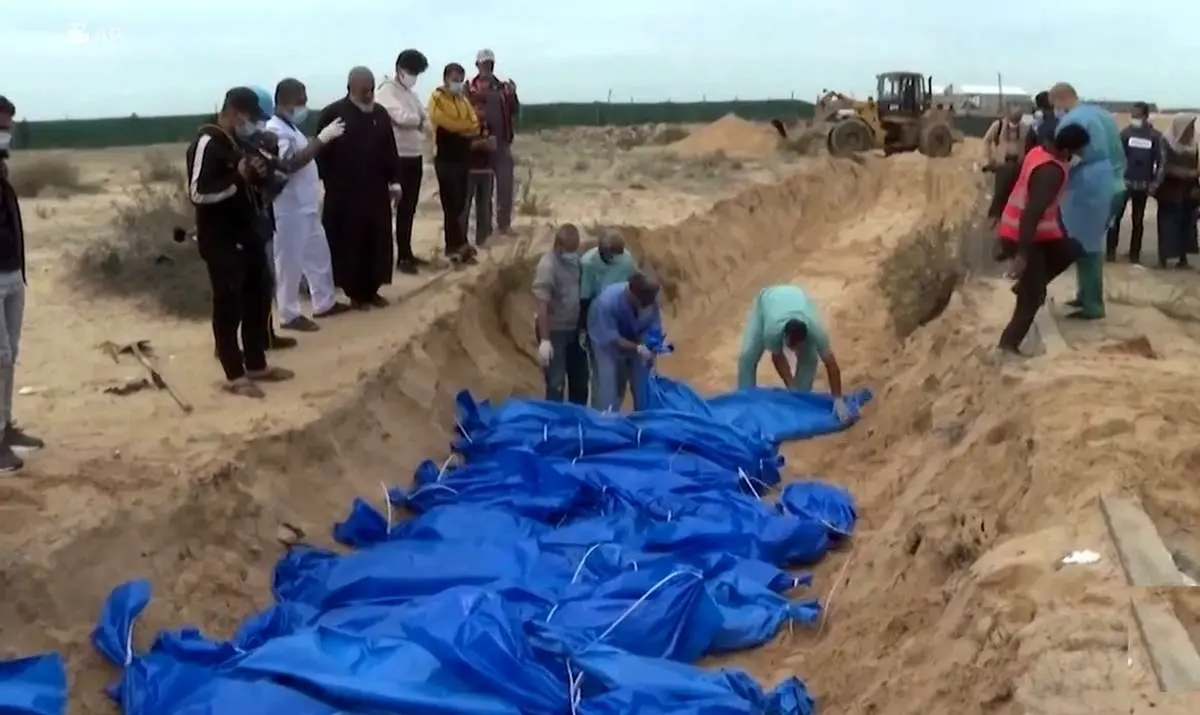 دفن ۱۱۱ فلسطینی در یک گور دسته جمعی تراژدی آفرید/ فیلم
