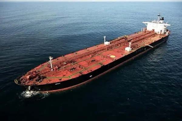 تقابل اروپا با مسکو/ فرانسه، نفتکش ناوگان سایه روسیه را متوقف کرد