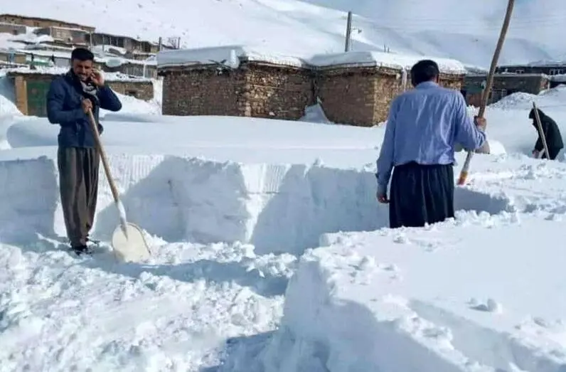 برفِ یک متری در  آذربایجان غربی 
