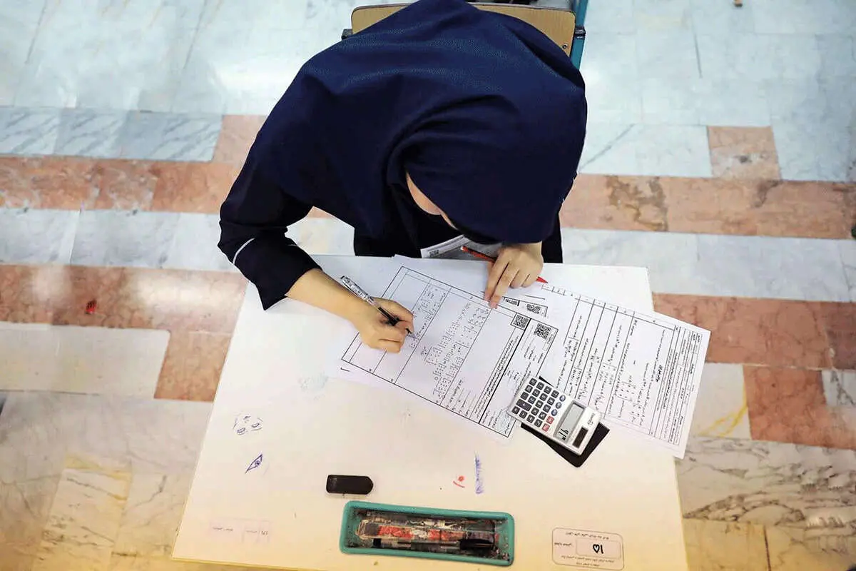 استرس امتحان جان دانشآموز را گرفت