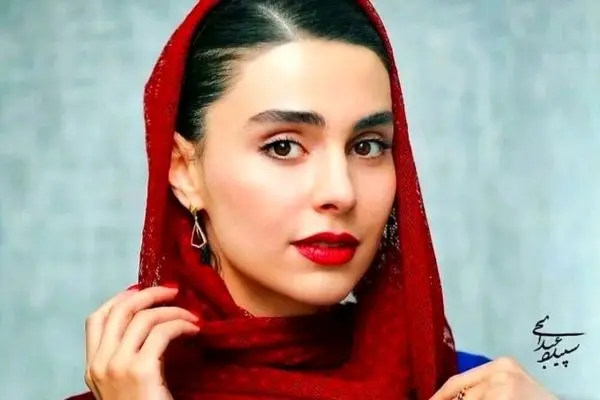 استایل فوق زیبا و صورتی لاله مرزبان بازیگر سریال آبان