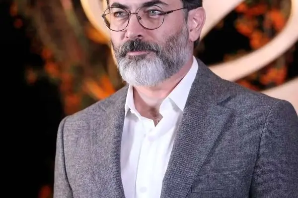 روی چهره پارسا پیروزفر گرد پیری نشست