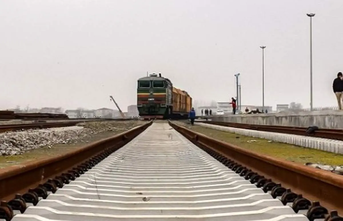 از همدان تا سنندج با ریل ذوب آهن اصفهان