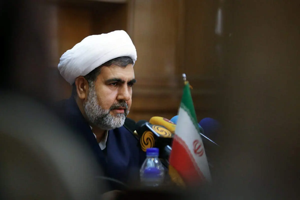 غضنفرآبادی: حقوق 100 میلیونی نمایندگان را تکذیب کرد